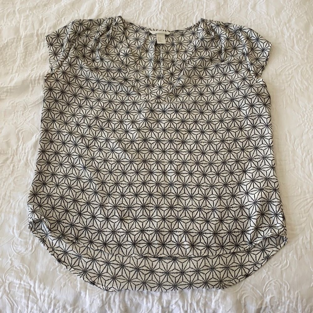 Womens H&M Blouse white with black flowers‎ short sleeve blouse - 10
